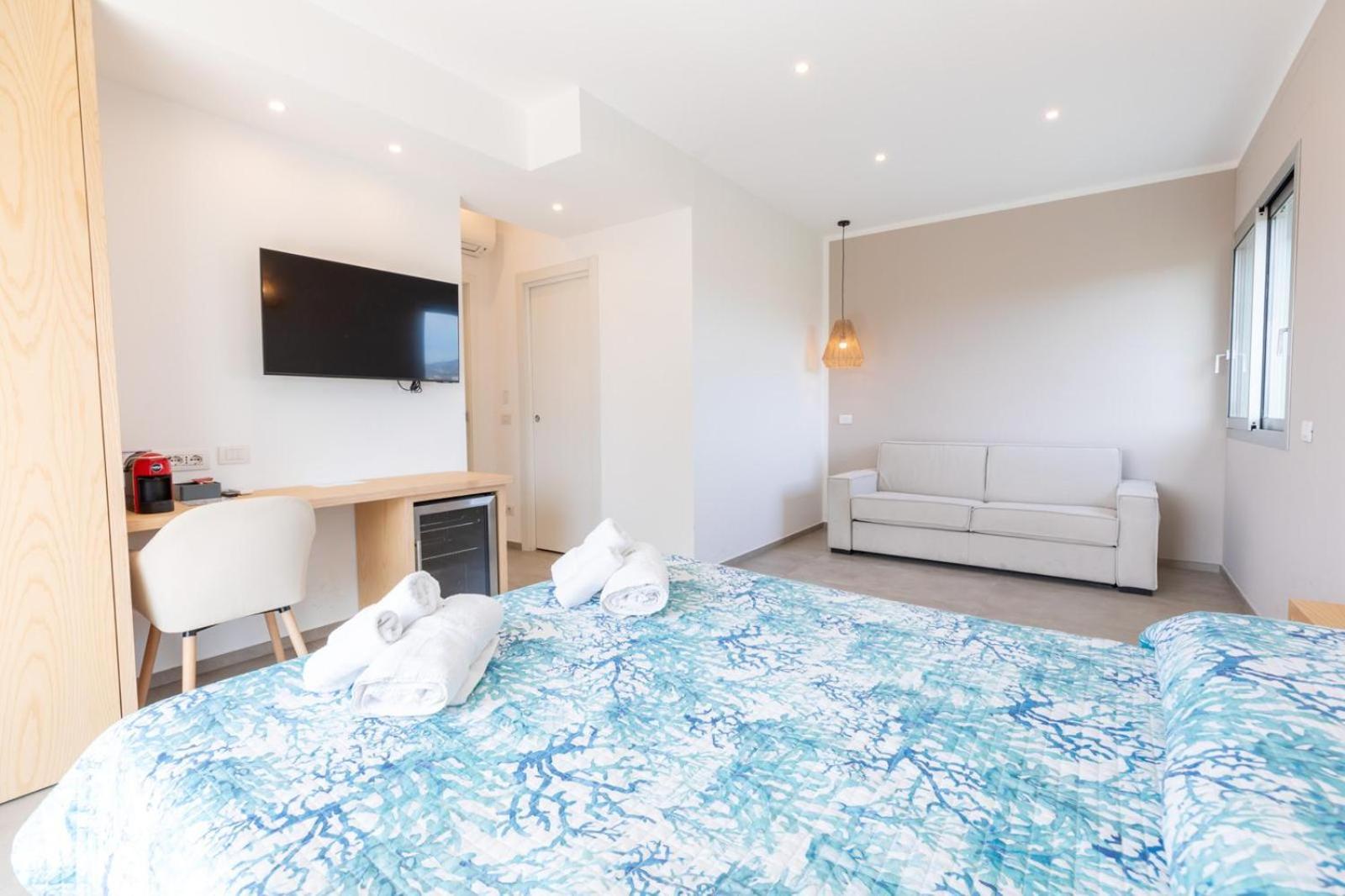Antares Rooms And Suites Олбия Екстериор снимка
