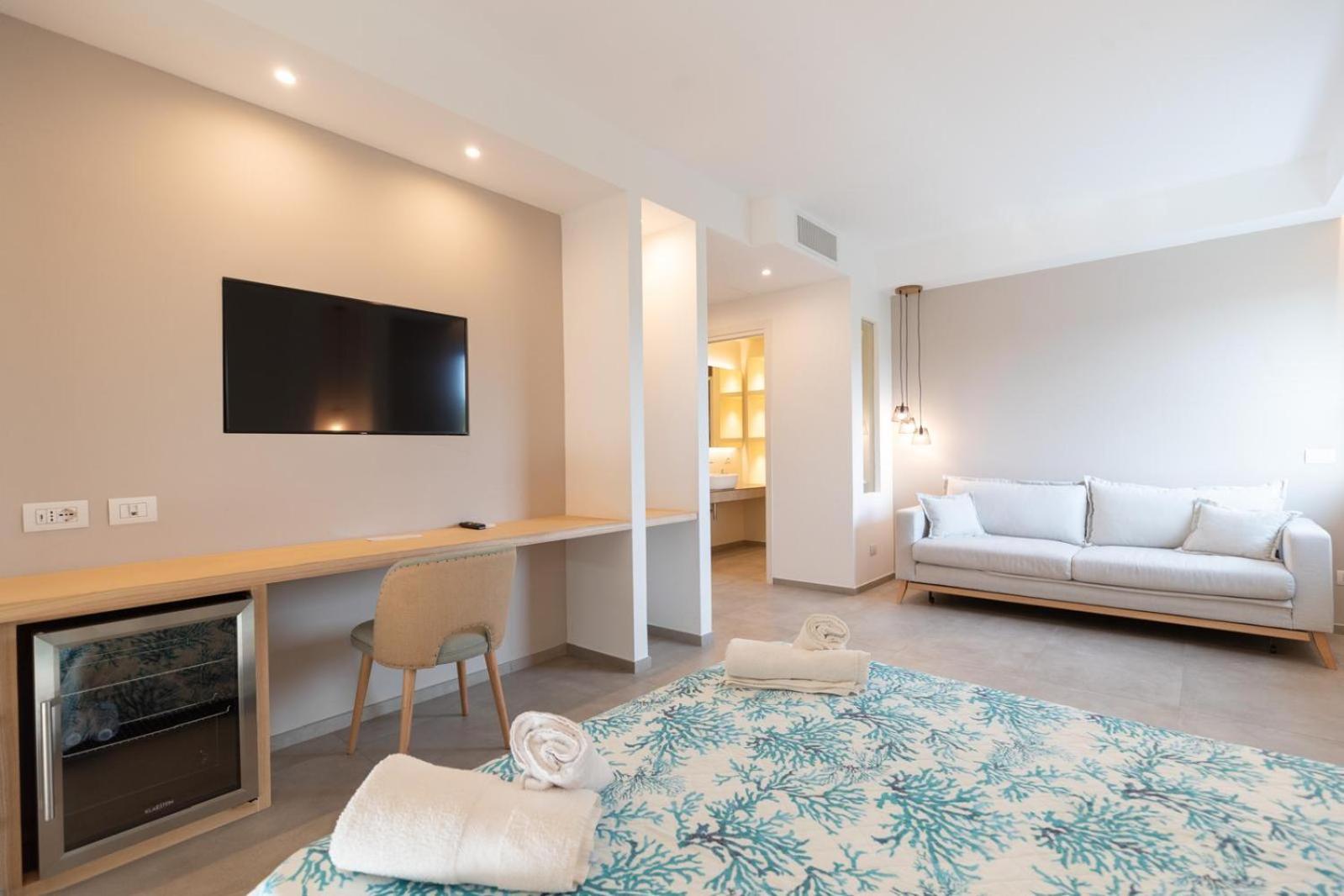 Antares Rooms And Suites Олбия Екстериор снимка
