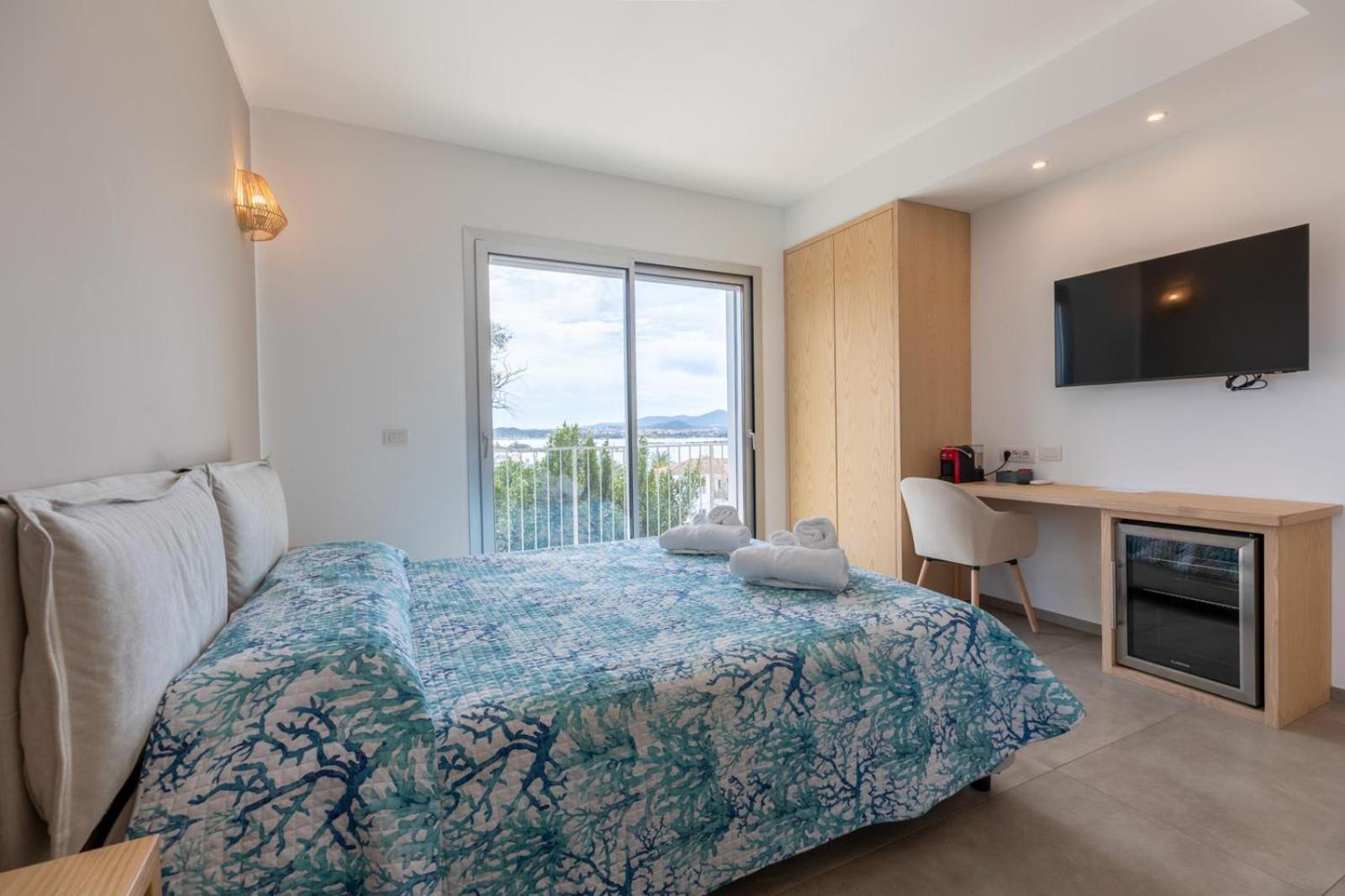Antares Rooms And Suites Олбия Екстериор снимка