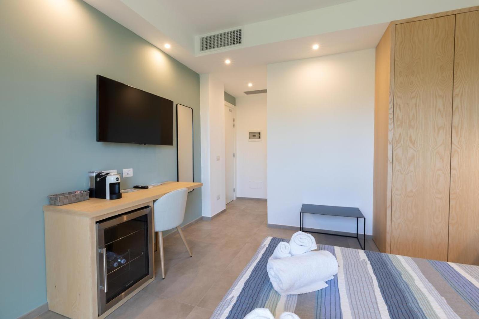 Antares Rooms And Suites Олбия Екстериор снимка